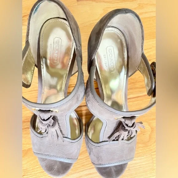 Coach Tristen Elephant Nubuck Leather Sandals
Heels w/ Turnlock & Tassel 9.5 - Picture 6 of 11